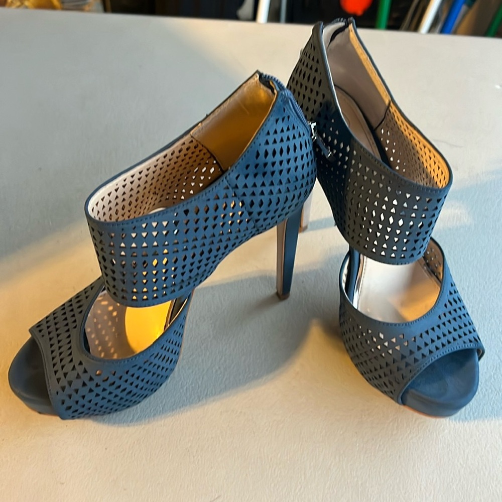 Jessica Simpson Bana Med Blue heels